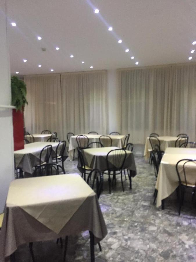 Hotel Piccari Nuova Gestione Rímini Exterior foto