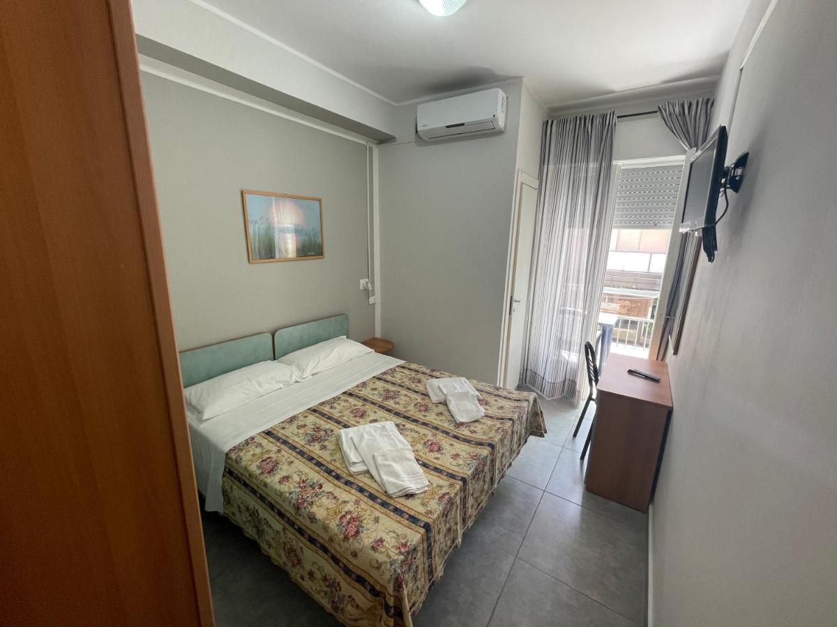 Hotel Piccari Nuova Gestione Rímini Exterior foto
