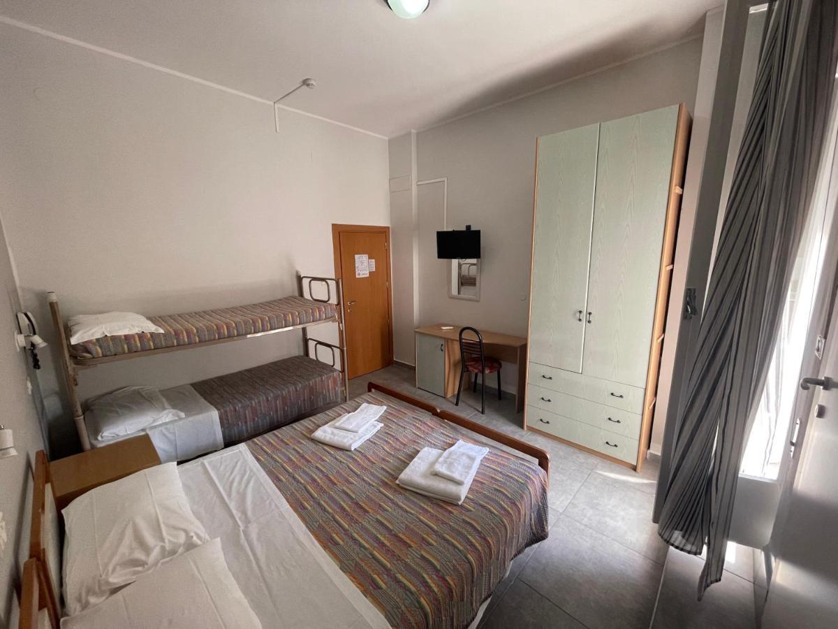Hotel Piccari Nuova Gestione Rímini Exterior foto