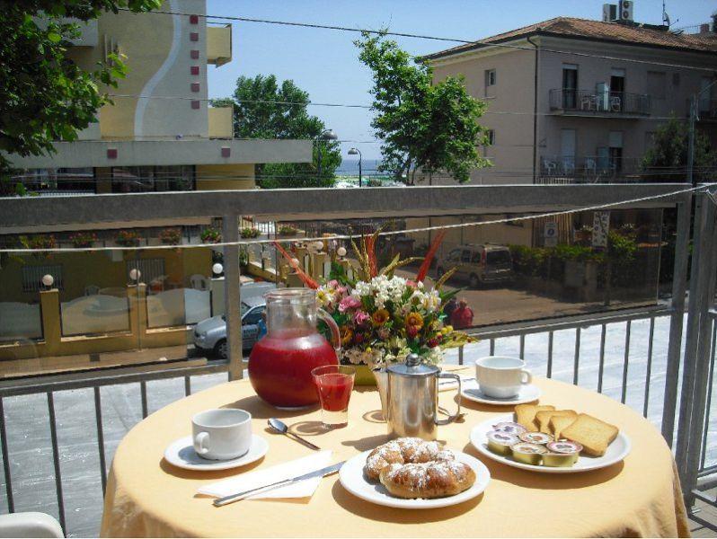 Hotel Piccari Nuova Gestione Rímini Exterior foto